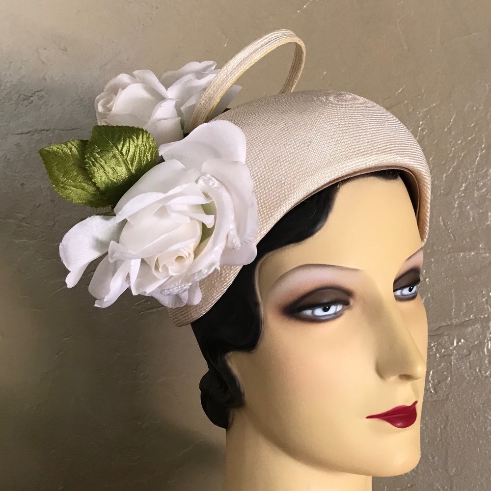 EXQUISITE FAMOUS DESIGNER 1960s' COUTURE CREAM STRAW HAT - FABRIC ROSES & LOOPS